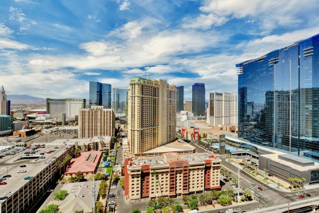 Strip View Balcony Suites - No Fee ! *