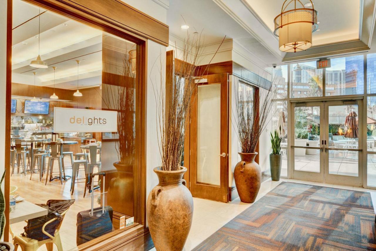 Apartment Strip View Balcony Suites - No Fee ! *