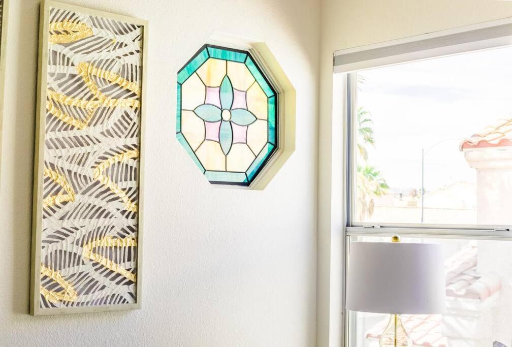 Gorgeous Away From 3 Bed 3 Bath W/ Pool Ferienhaus