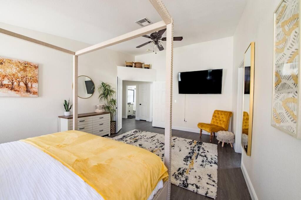 Gorgeous Away From 3 Bed 3 Bath W/ Pool Ferienhaus Las Vegas