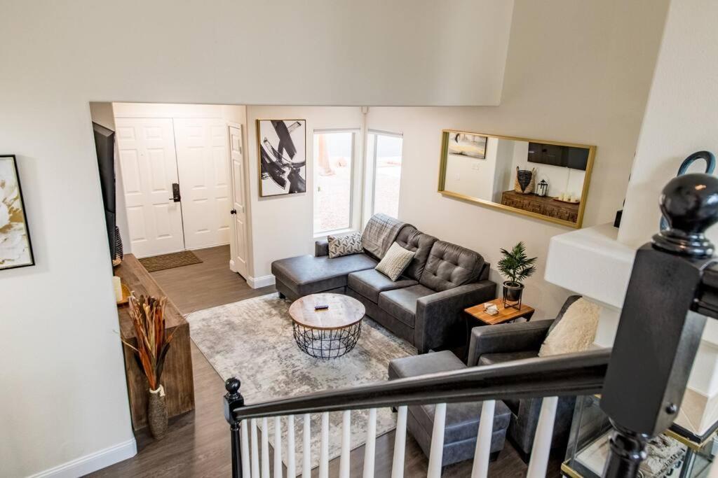 Gorgeous Away From 3 Bed 3 Bath W/ Pool Ferienhaus Las Vegas