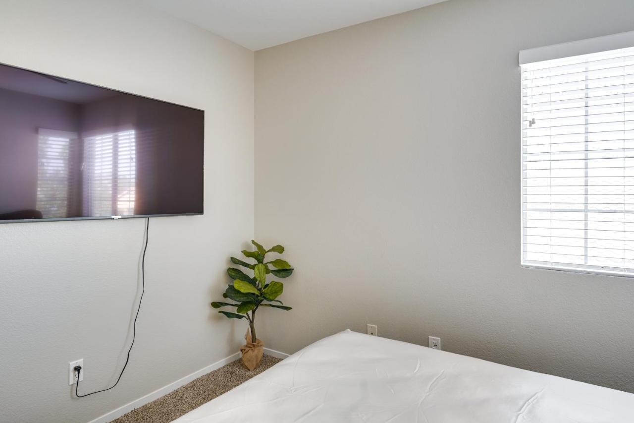 Spacious Vegas Near Casinos And Nightlife!