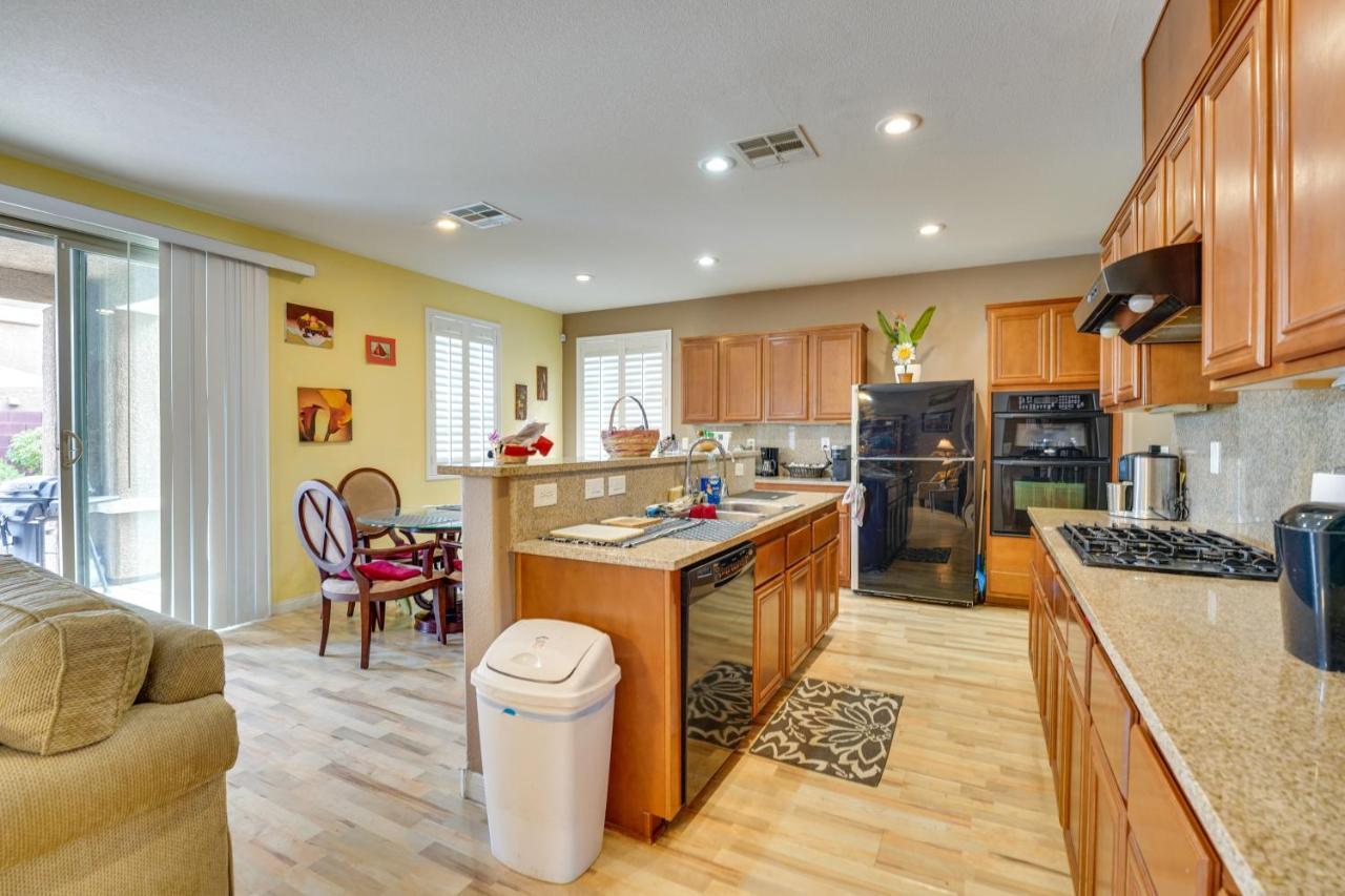 Serene Vegas With Heated Pool Near Strip! Holiday home Las Vegas