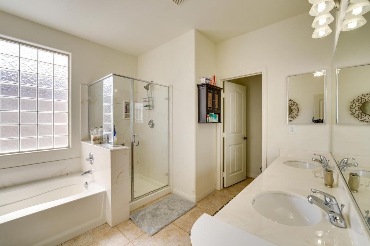 Serene Vegas With Heated Pool Near Strip! Las Vegas