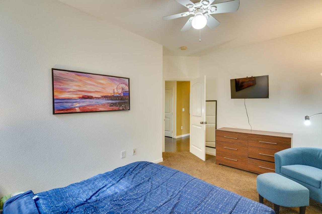 Holiday home Serene Vegas With Heated Pool Near Strip!