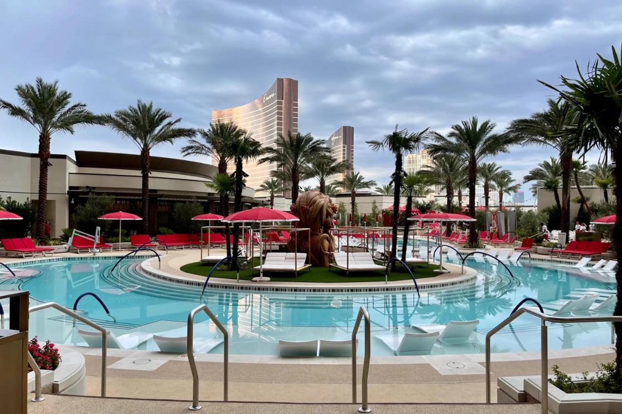 Elegant At World Strip Aparthotel