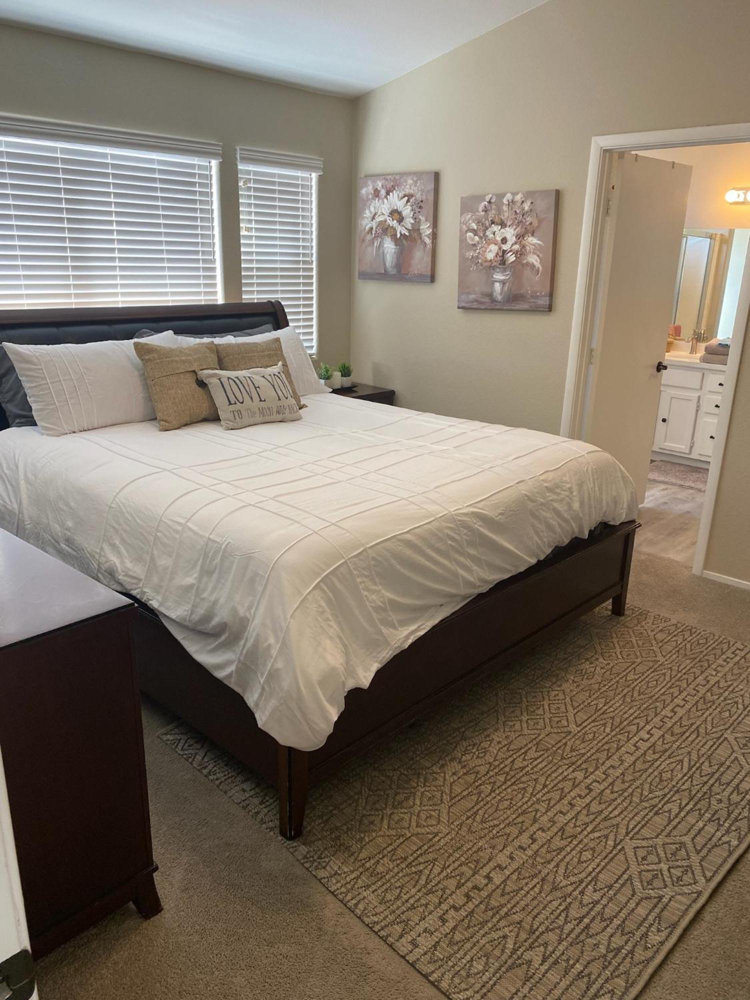 New Beautifully Remodeled In Vegas Holiday home *