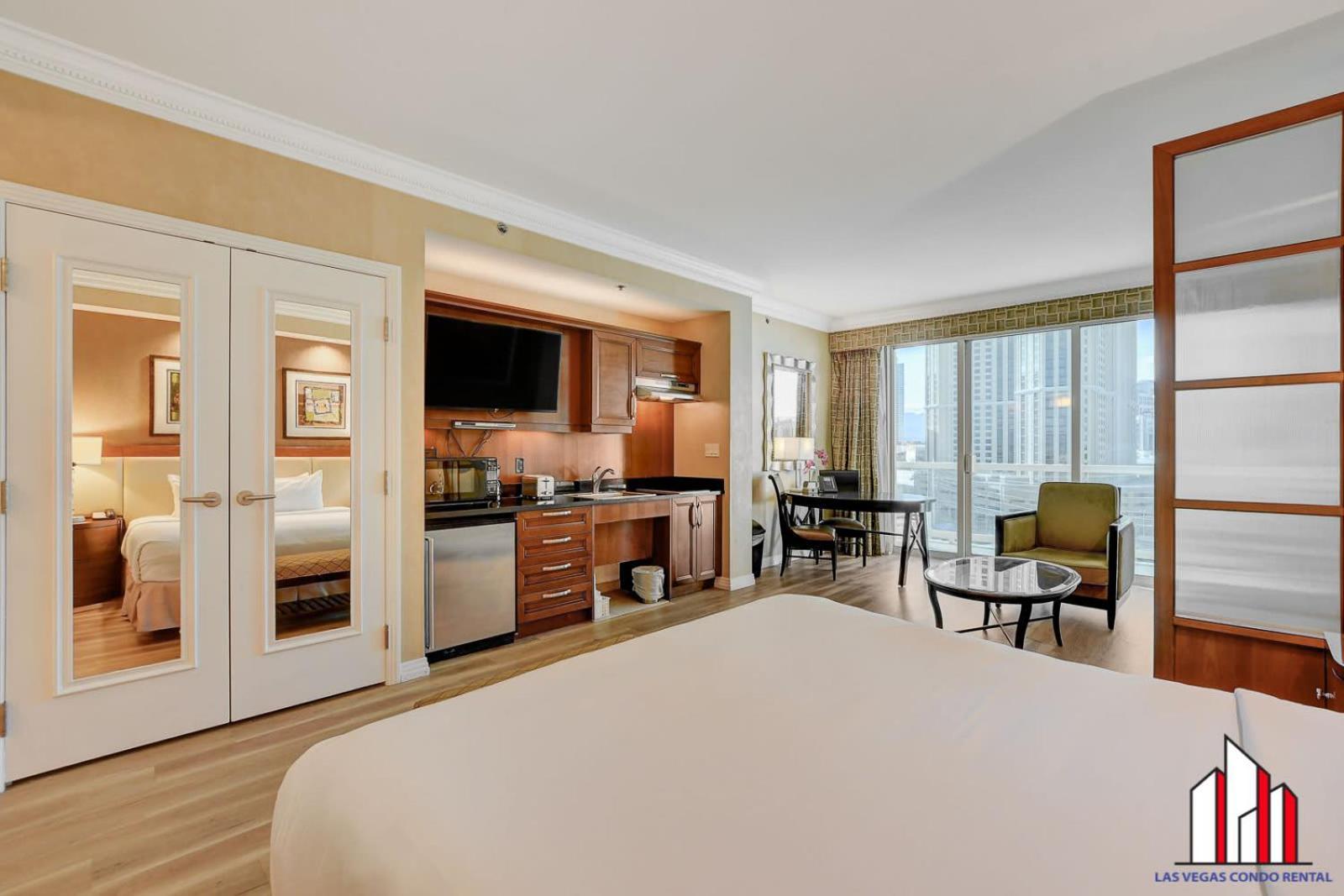 Mgm Signature-07-607 Accessible Strip View Balcony