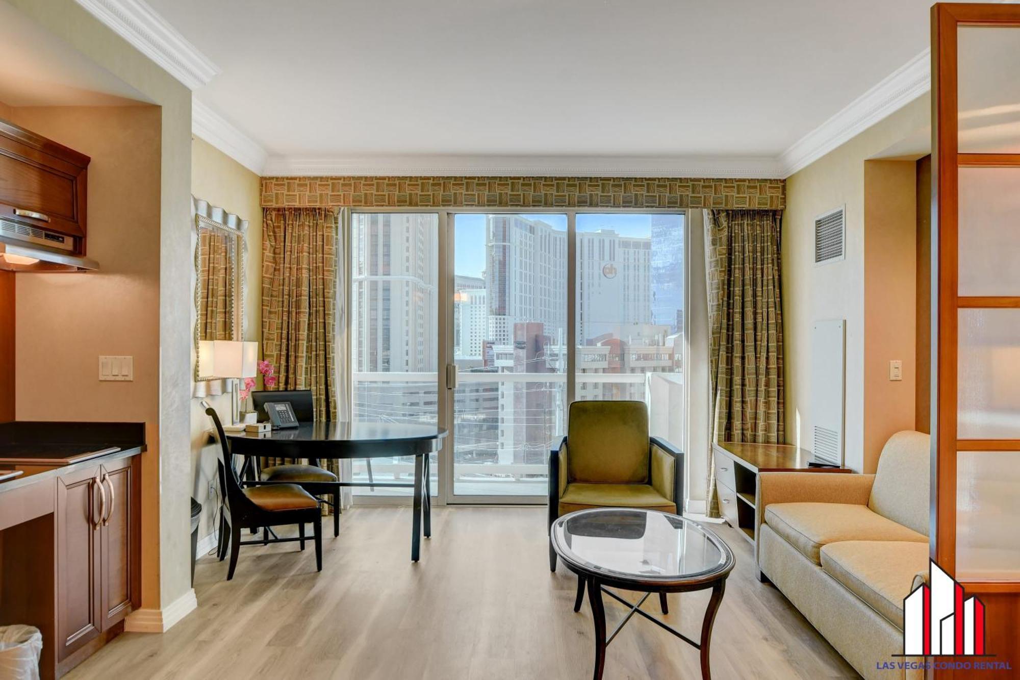 Mgm Signature-07-607 Accessible Strip View Balcony