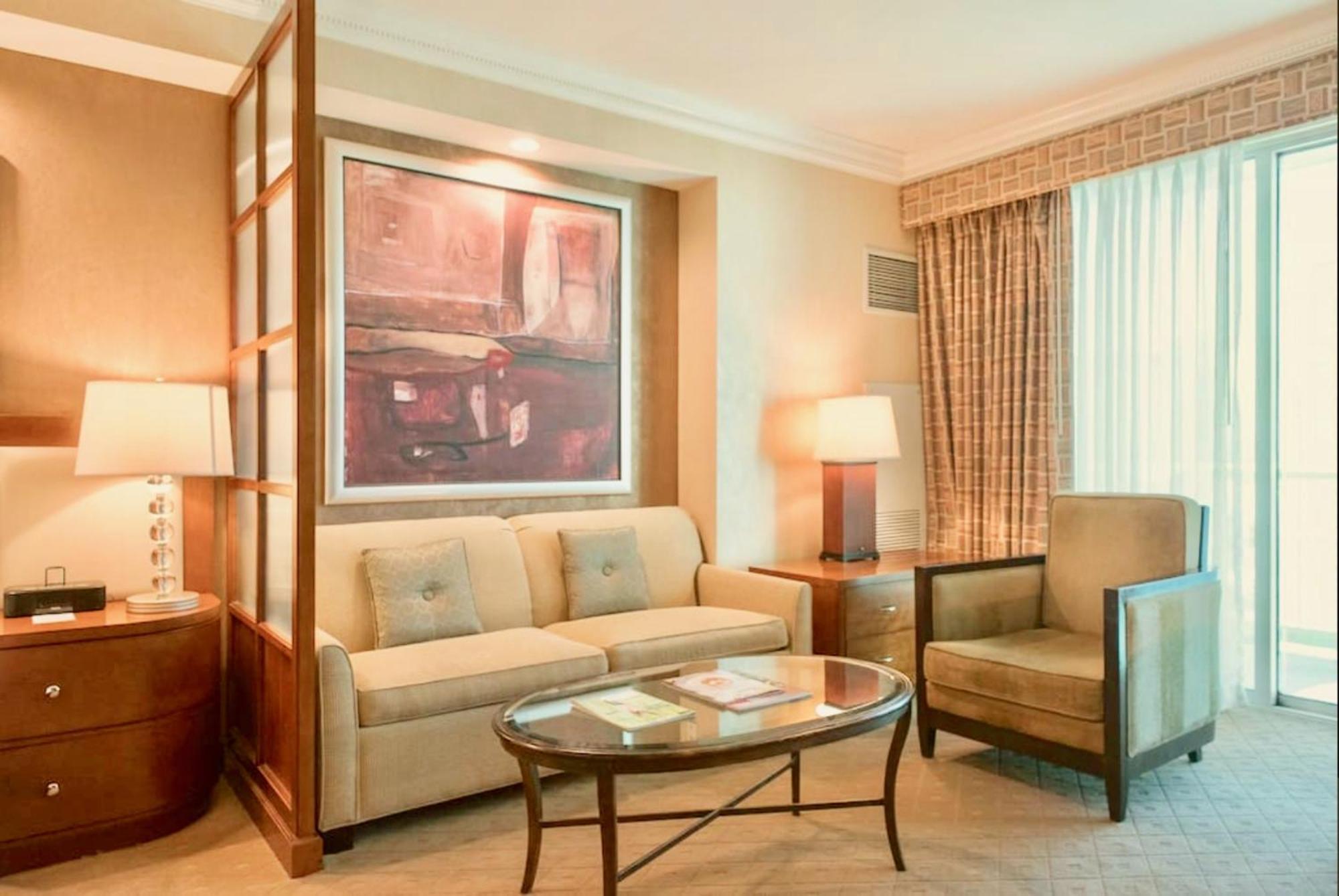 Apartment Strip View Balcony Suites - No Fee ! Las Vegas