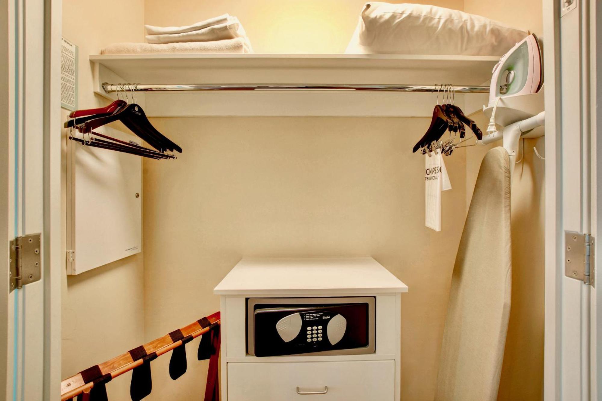 Strip View Balcony Suites - No Fee ! Las Vegas