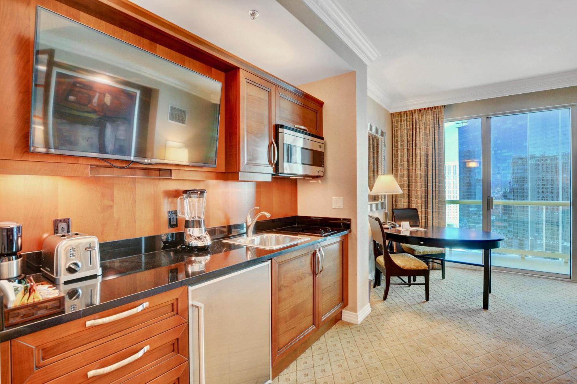 Strip View Balcony Suites - No Fee ! Las Vegas