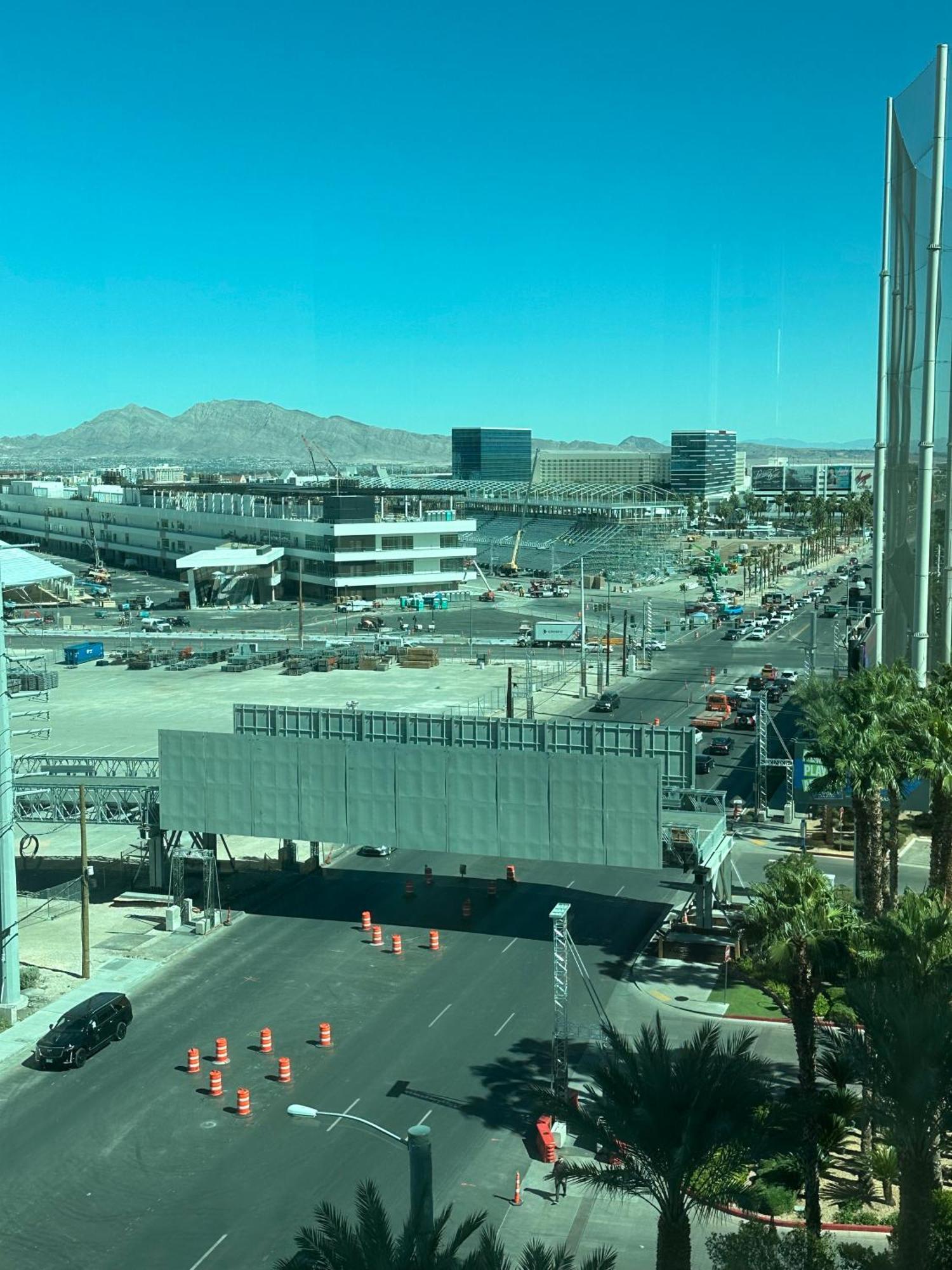 Tower 3 Corner Unit With Spectacular Formula 1 Race Views! * Las Vegas