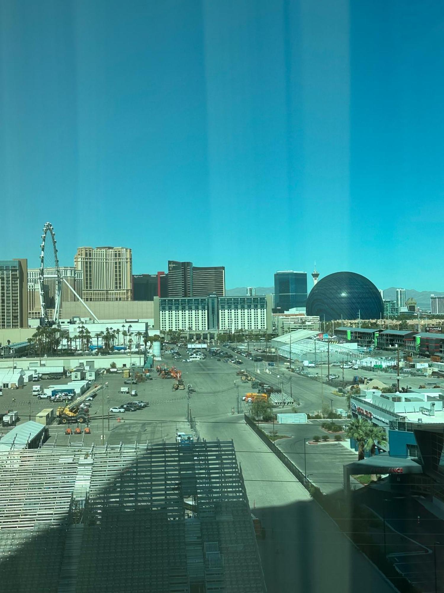Tower 3 Corner Unit With Spectacular Formula 1 Race Views! * Las Vegas