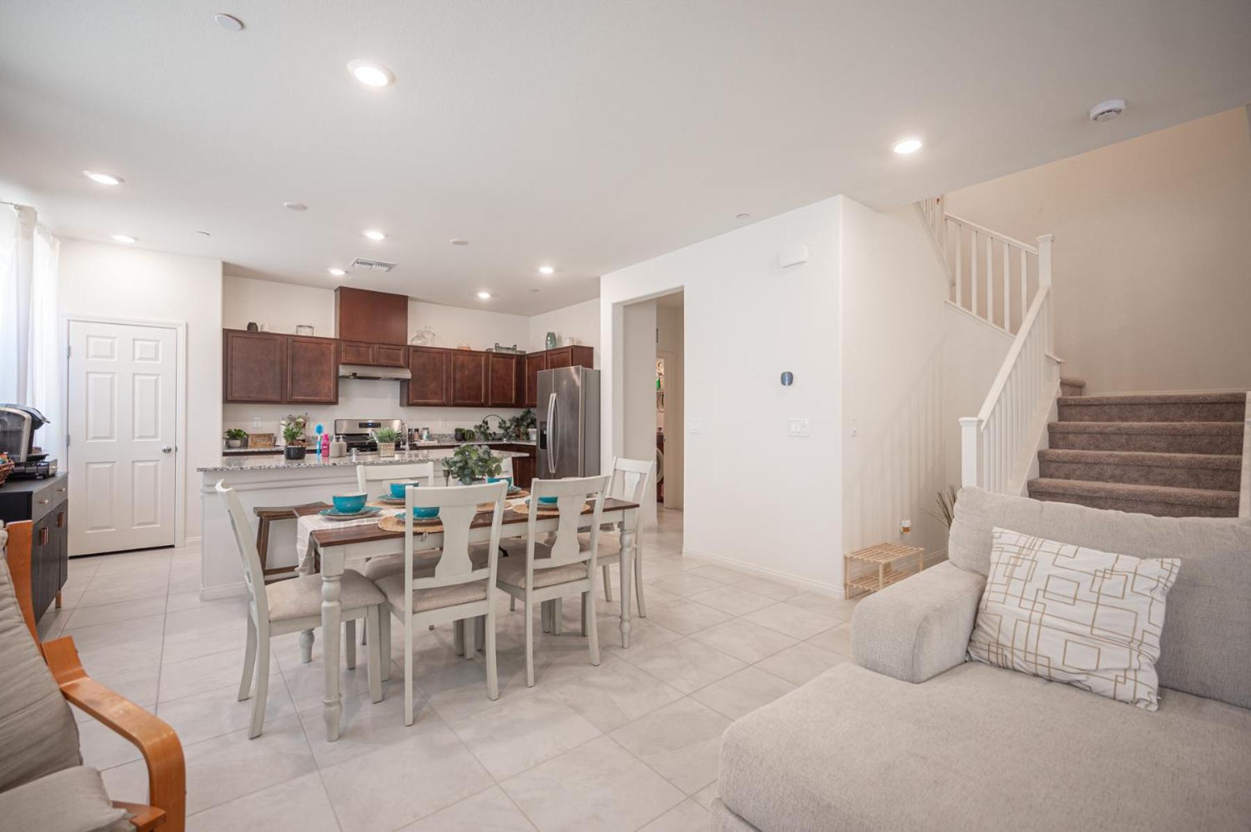 Beautiful Brand New 2 Bedroom Vegas Home! Fits 12 Or More,15-20 Minutes From Lv Strip