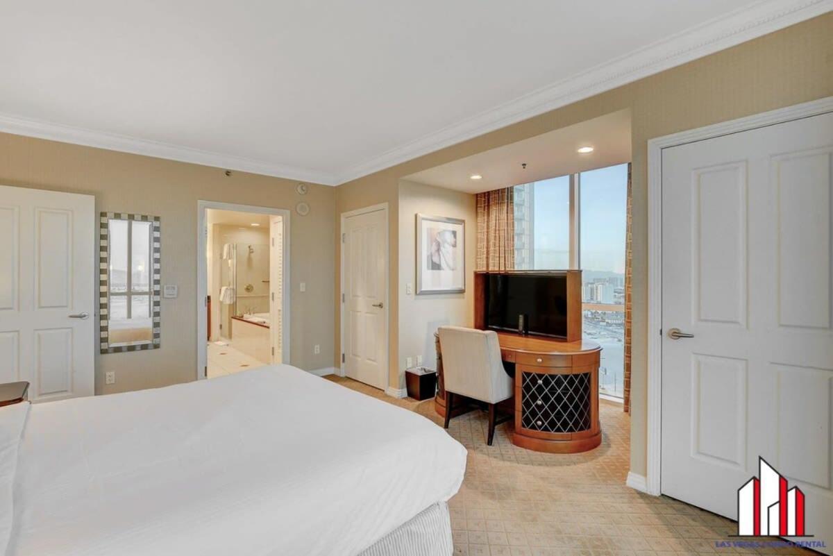 Signature 2br3ba Balcony Combo Units 20-618 And 20 * Las Vegas