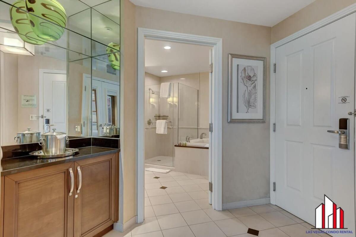 Signature 2br3ba Balcony Combo Units 20-618 And 20 *