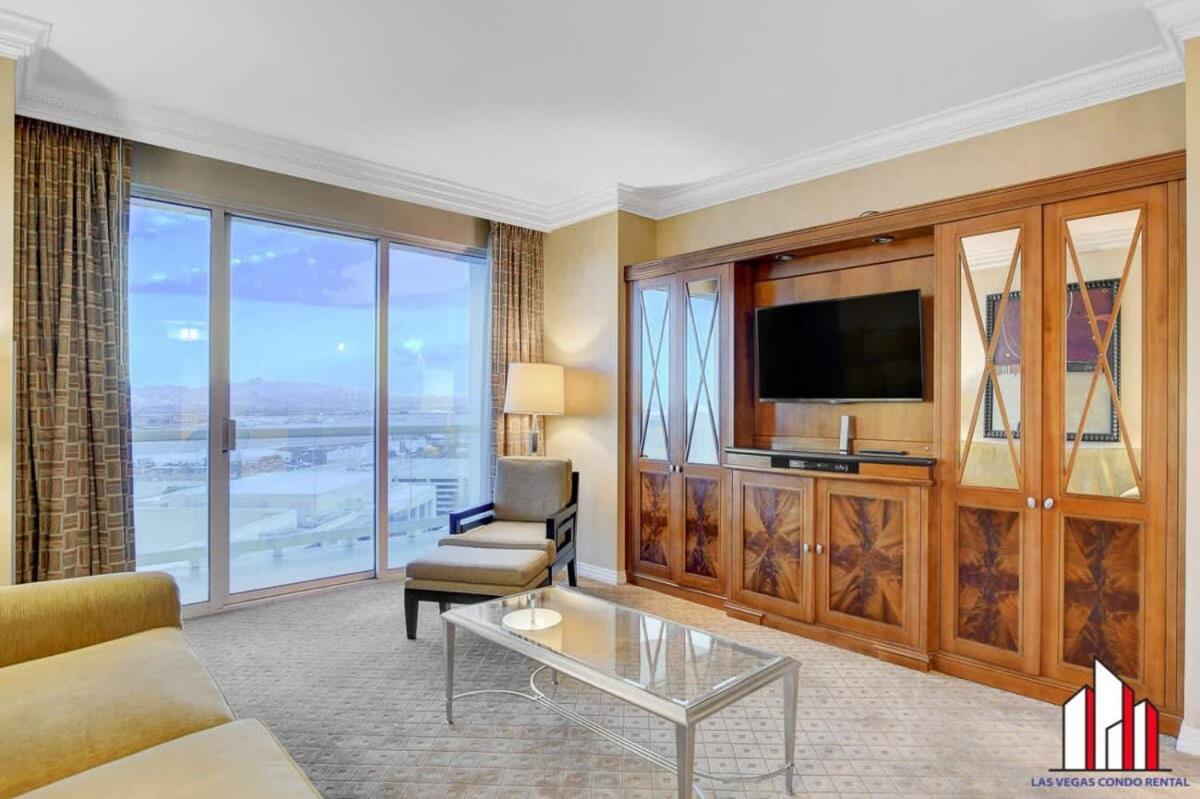 Signature 2br3ba Balcony Combo Units 20-618 And 20