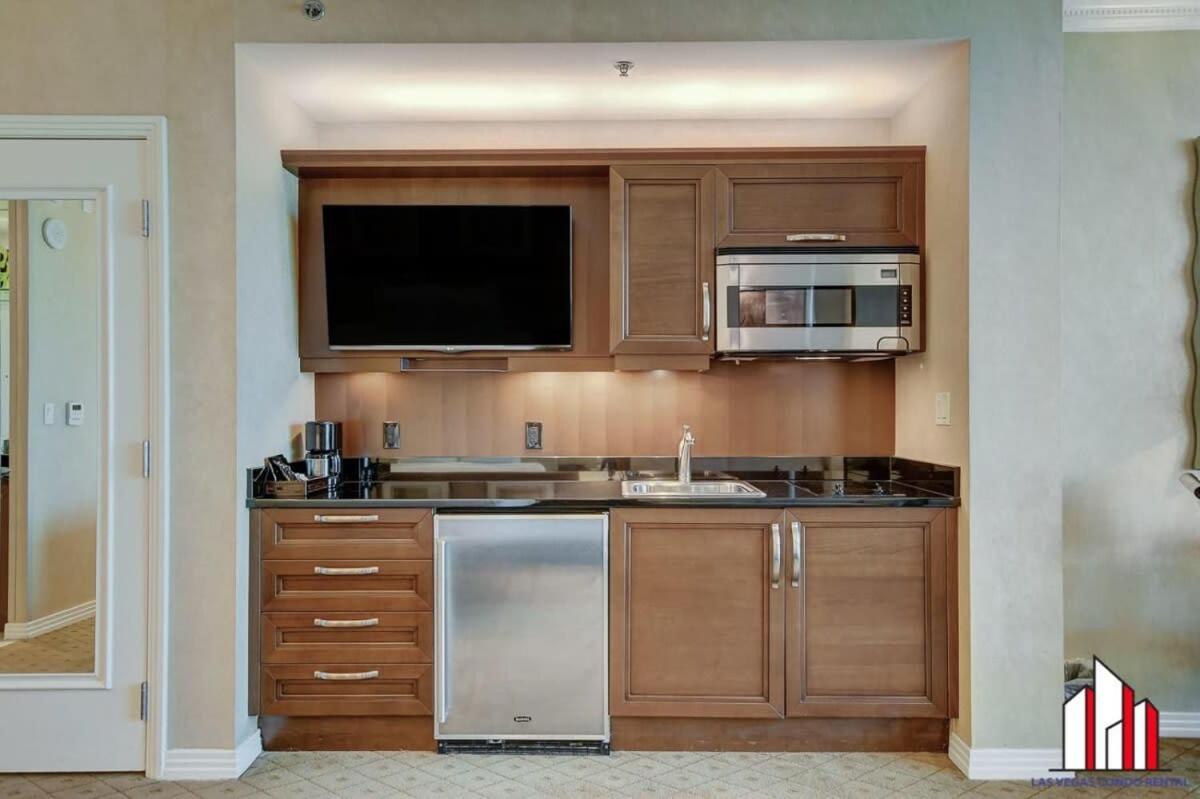 Signature 2br3ba Balcony Combo Units 20-618 And 20
