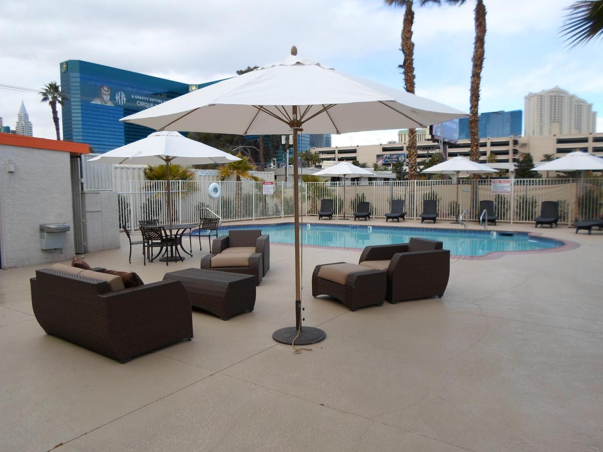 Howard Johnson By Wyndham Vegas Near The Strip Las Vegas