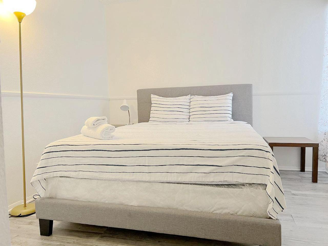 Super 1 Bedroom, Share Bathroom, Kitchen -2 * Las Vegas