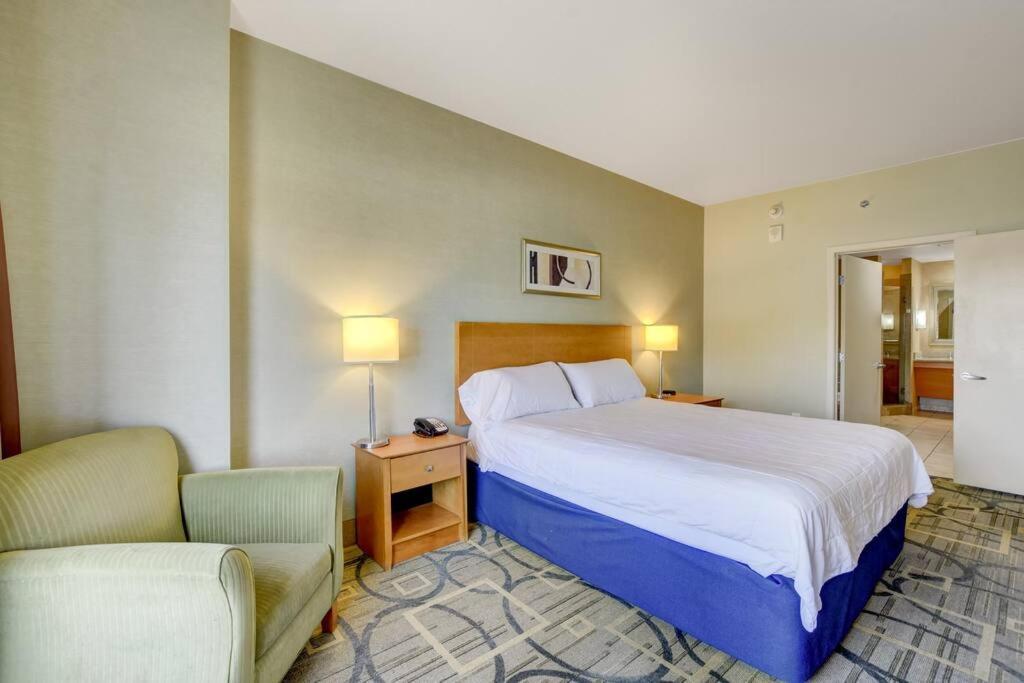 Ultimate Vegas Getaway One Bedroom With Balcony, Kitchen, Gym, Pool & Free Parking Aparthotel *