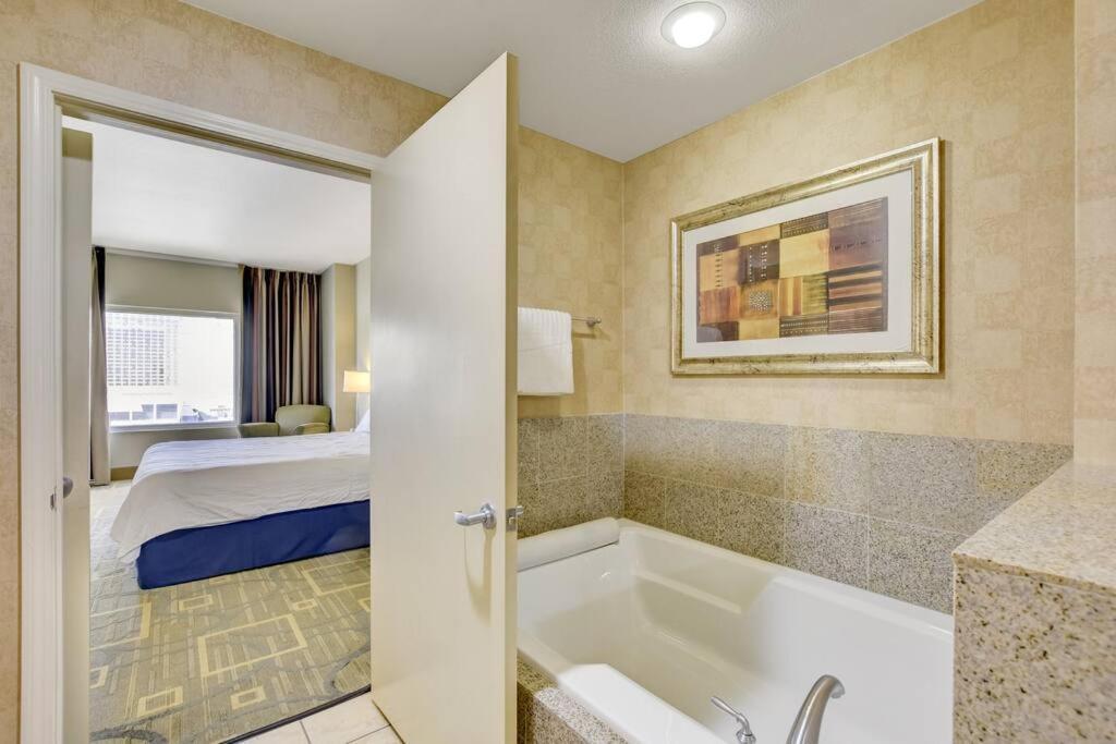Aparthotel Ultimate Vegas Getaway One Bedroom With Balcony, Kitchen, Gym, Pool & Free Parking *