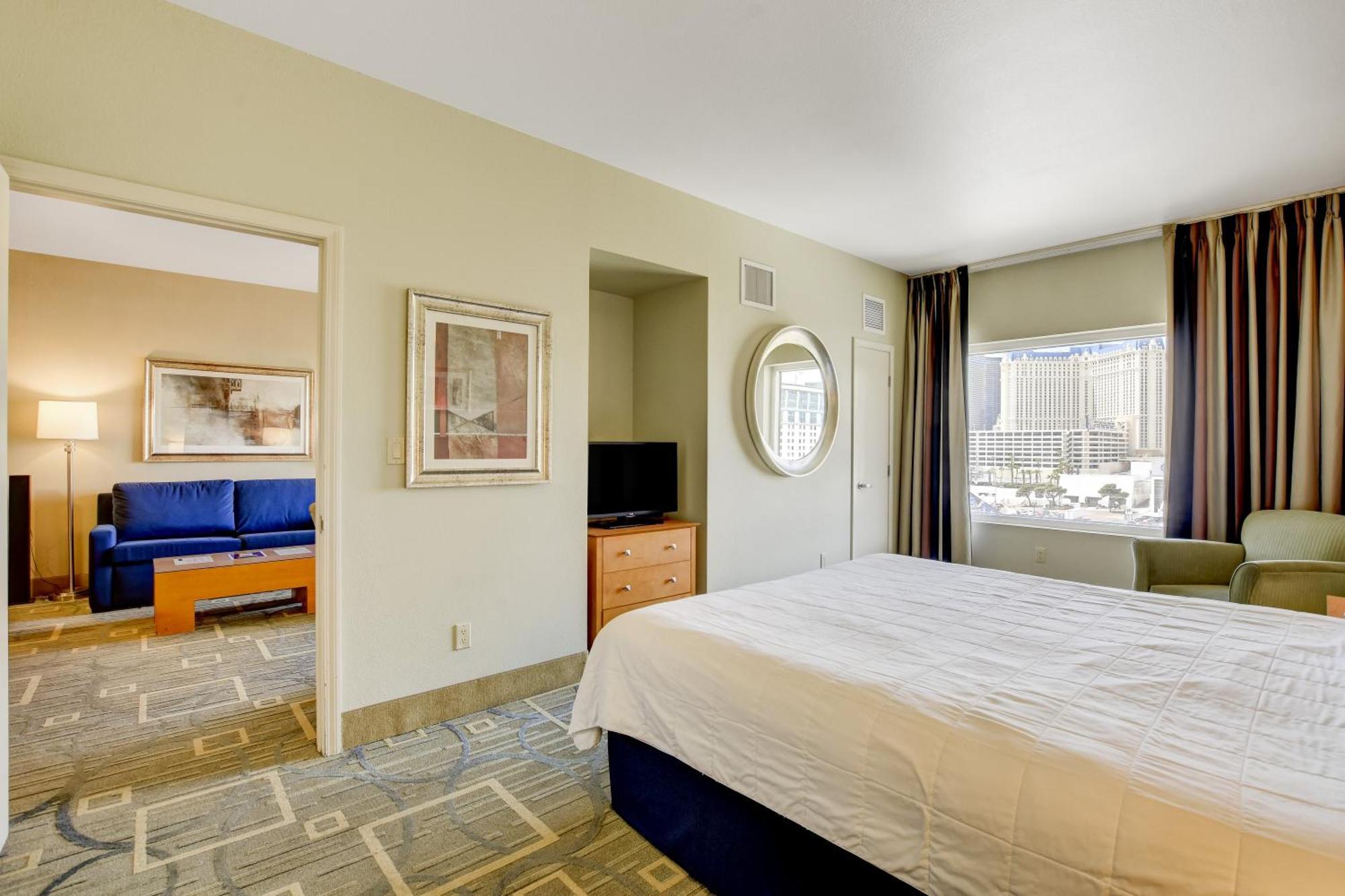 Ultimate Vegas Getaway One Bedroom With Balcony, Kitchen, Gym, Pool & Free Parking Aparthotel