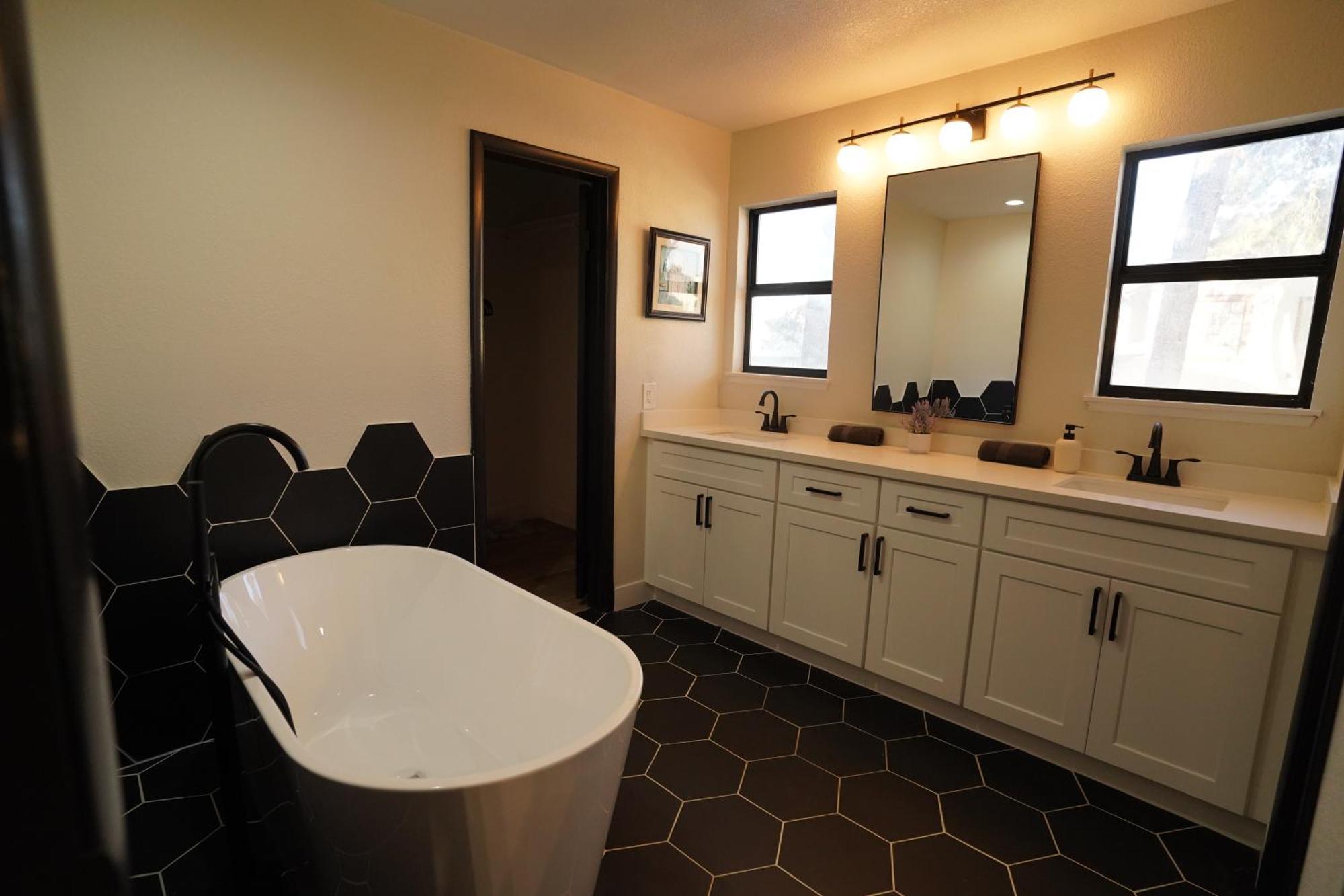 5min To Strip Newly Renovated Luxury With Pool Villa Las Vegas