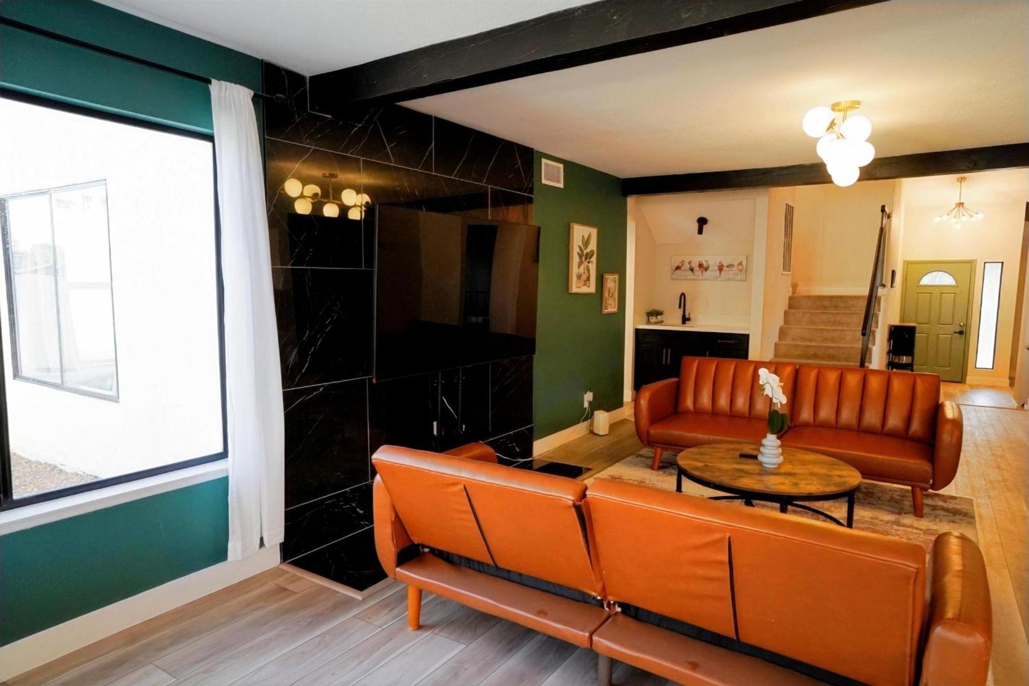 5min To Strip Newly Renovated Luxury With Pool Villa *