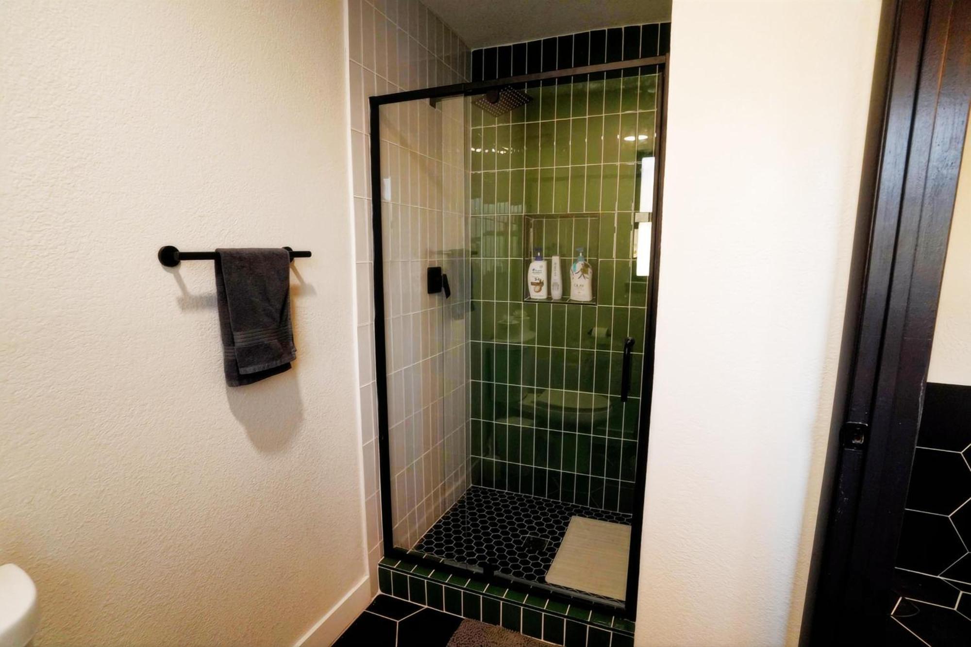 5min To Strip Newly Renovated Luxury With Pool Las Vegas