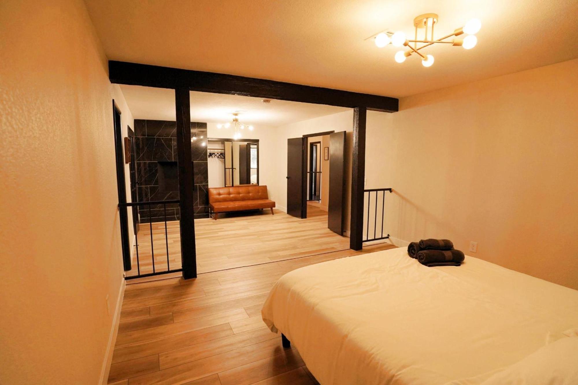 5min To Strip Newly Renovated Luxury With Pool