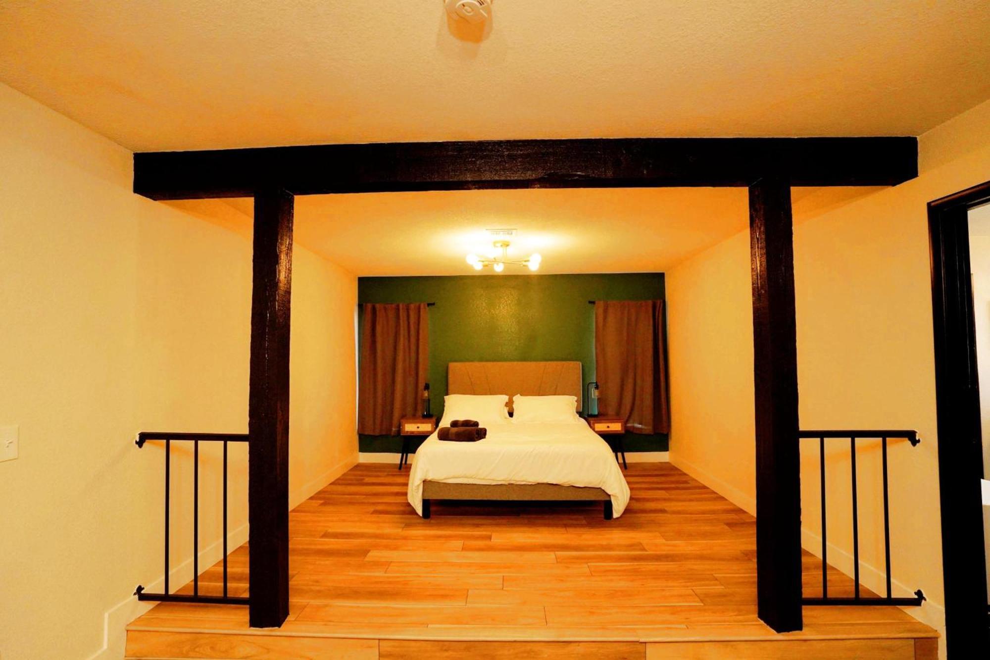 Villa 5min To Strip Newly Renovated Luxury With Pool
