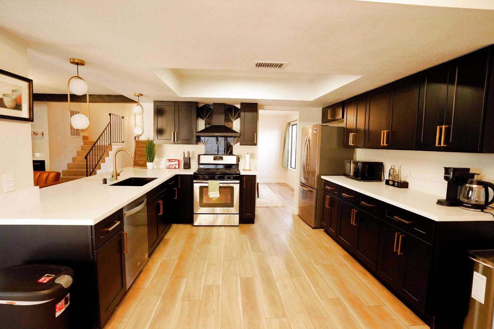 5min To Strip Newly Renovated Luxury With Pool