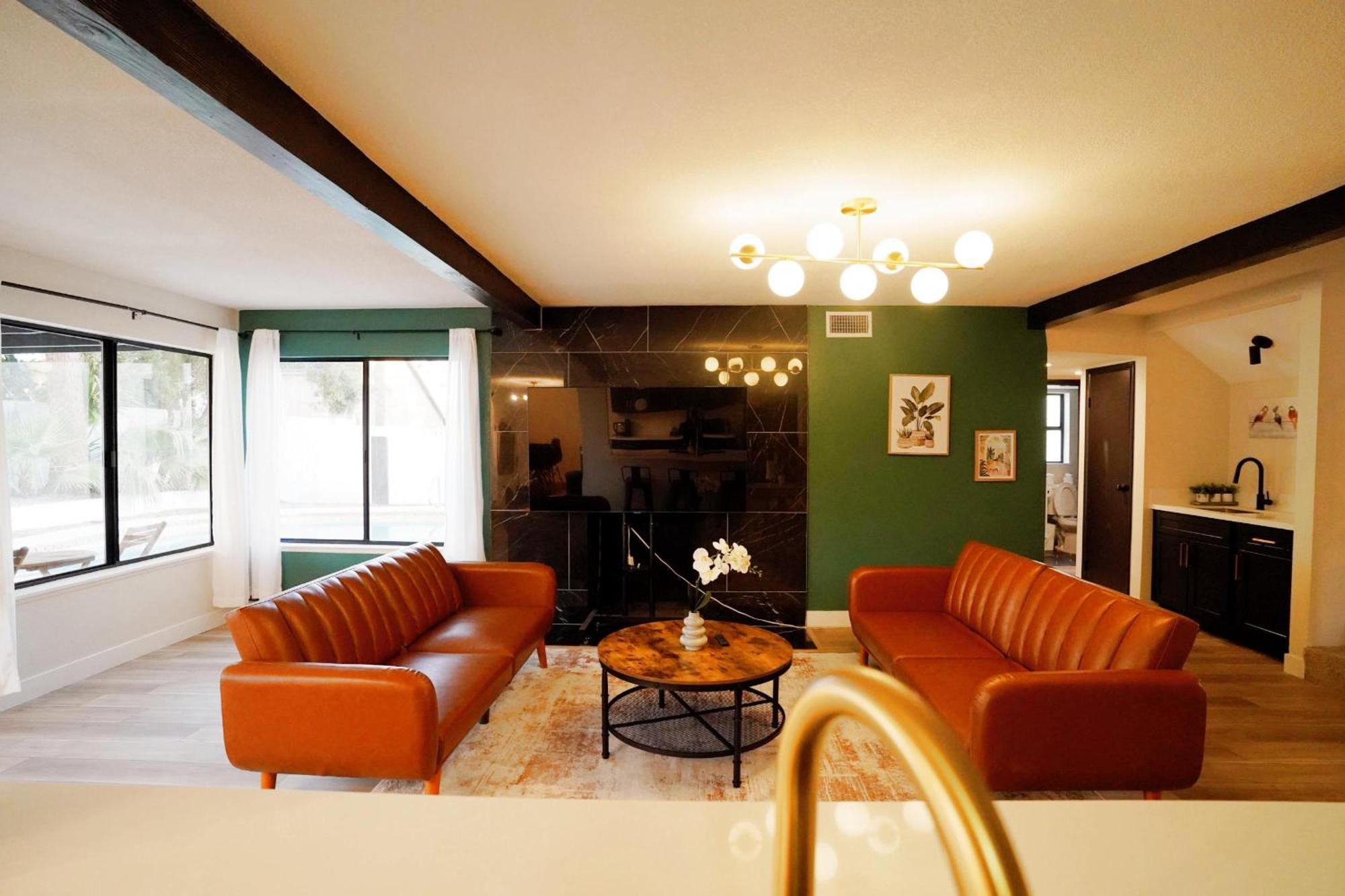 5min To Strip Newly Renovated Luxury With Pool