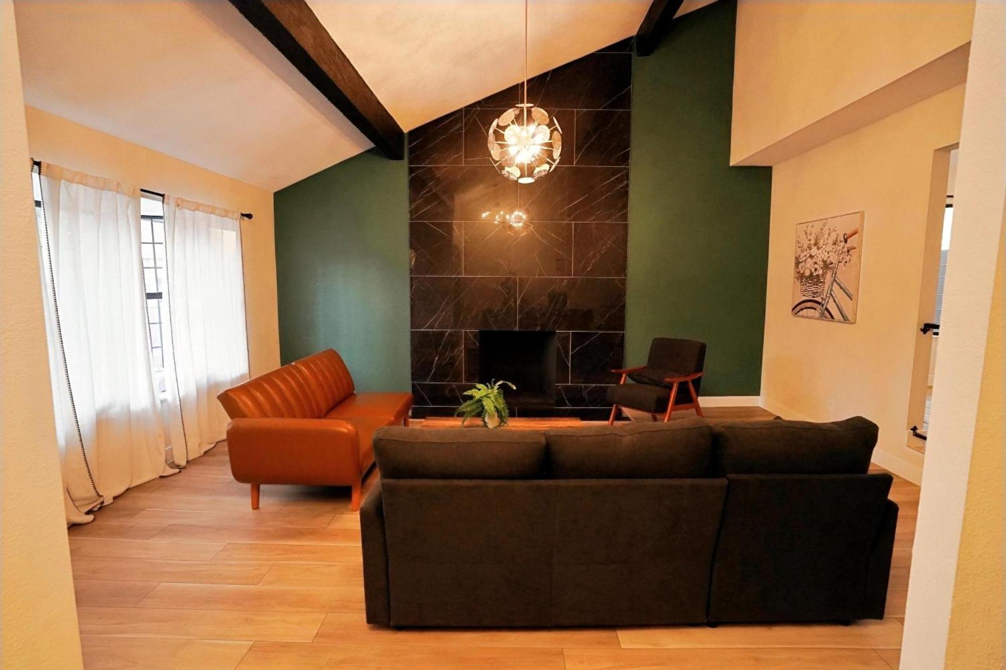 5min To Strip Newly Renovated Luxury With Pool Villa *