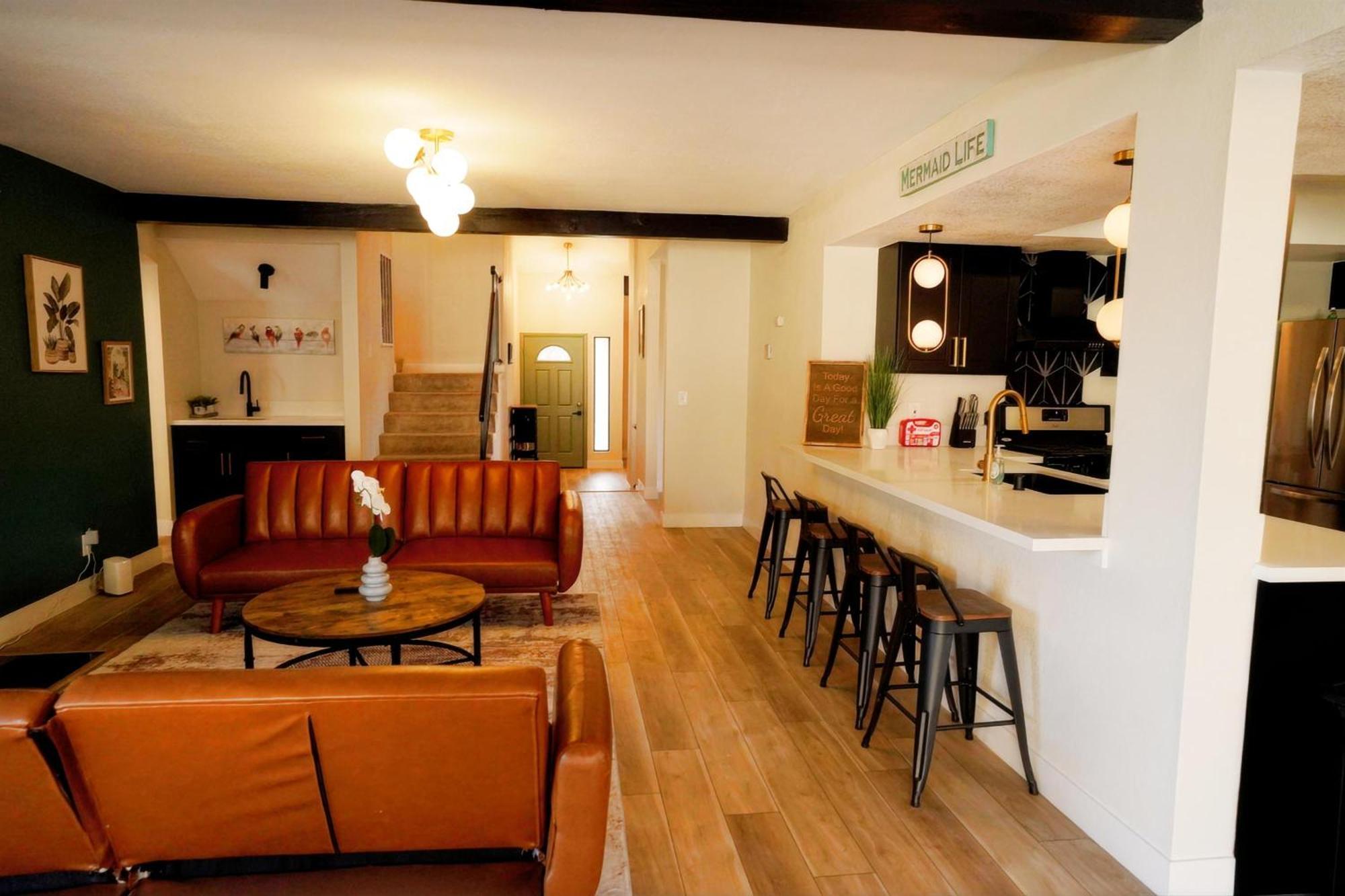 5min To Strip Newly Renovated Luxury With Pool