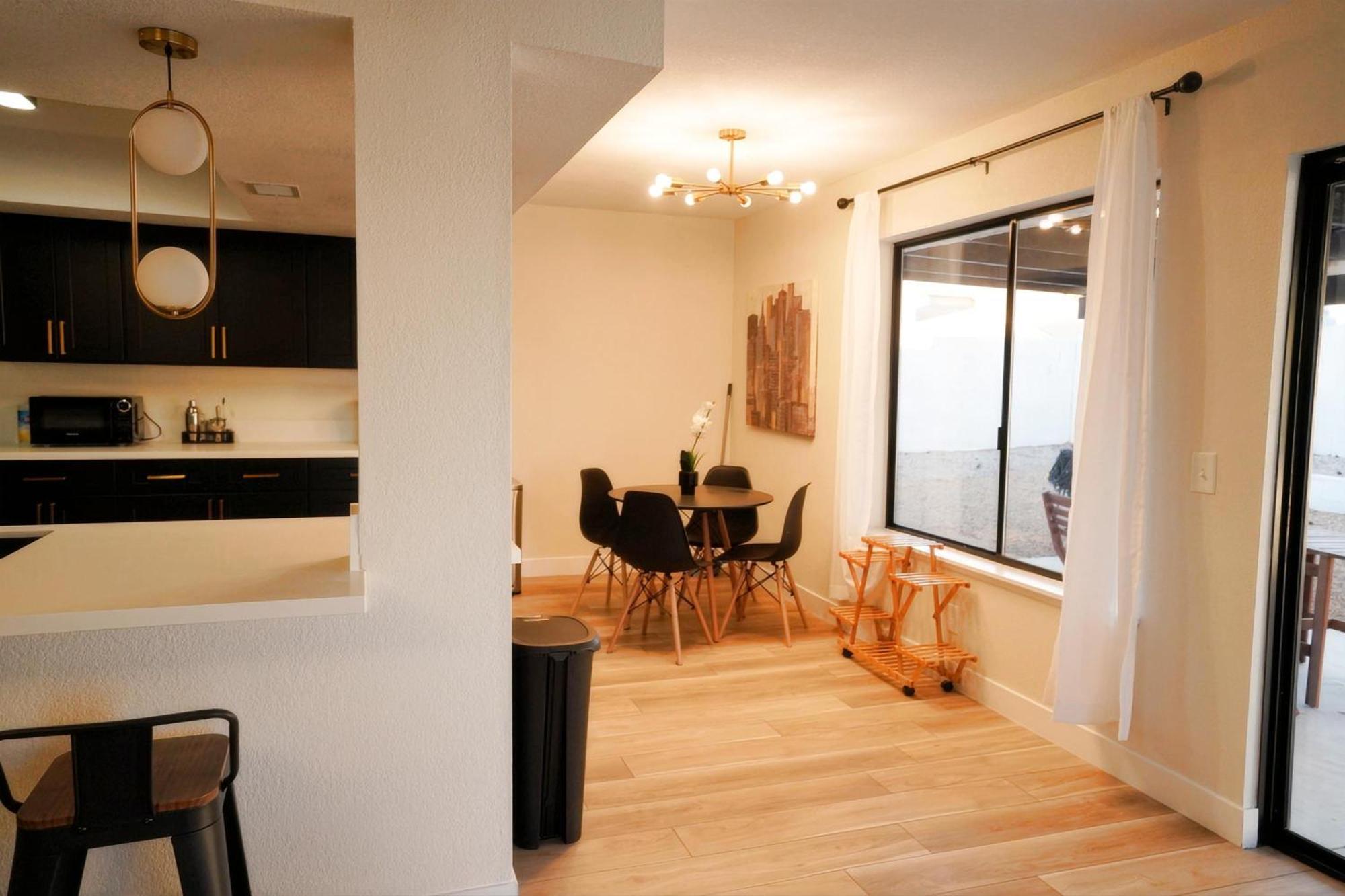 Villa 5min To Strip Newly Renovated Luxury With Pool