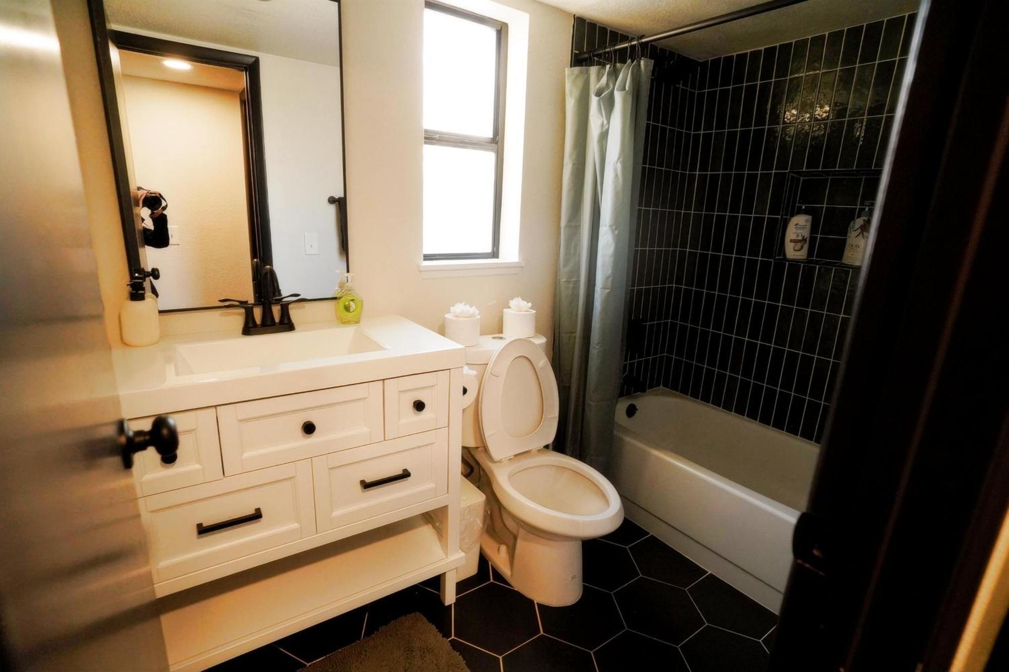 5min To Strip Newly Renovated Luxury With Pool *
