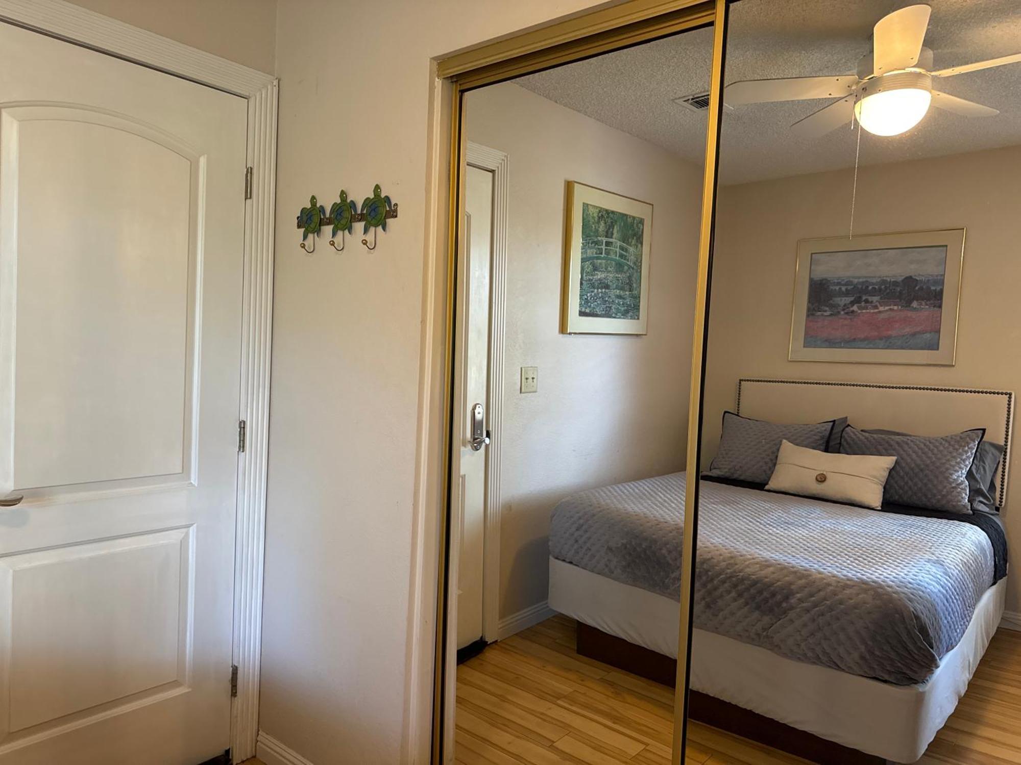 The Monet- One Bedroom With A Private Entrance - Shared Bathroom Las Vegas
