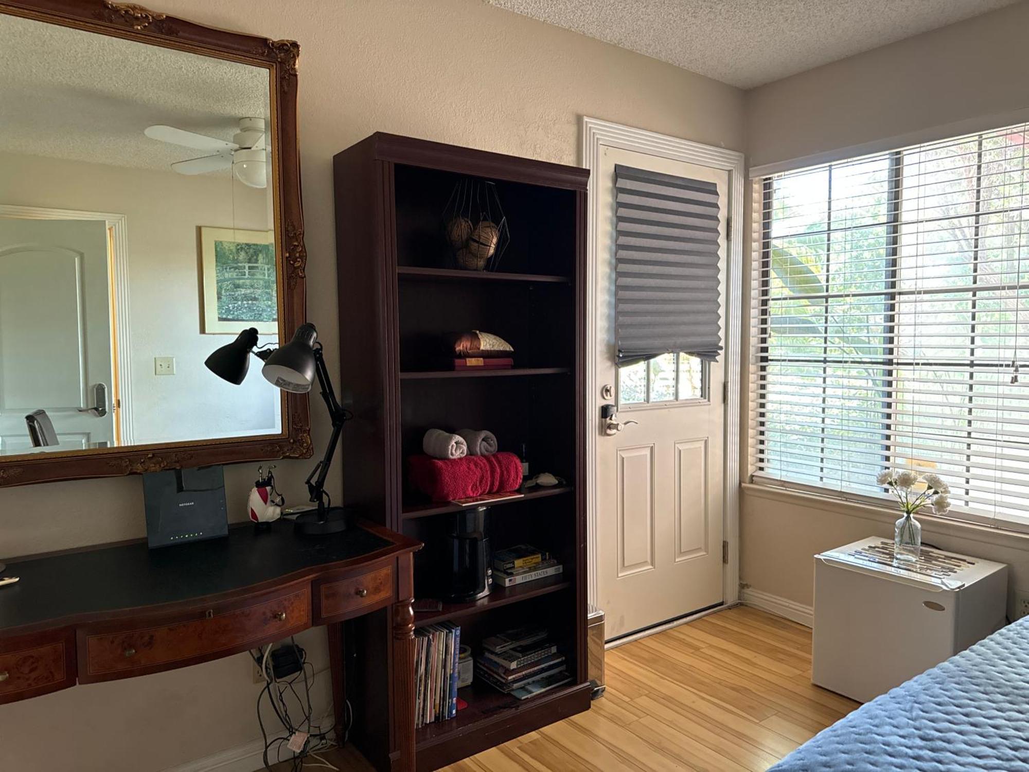 Homestay The Monet- One Bedroom With A Private Entrance - Shared Bathroom Las Vegas