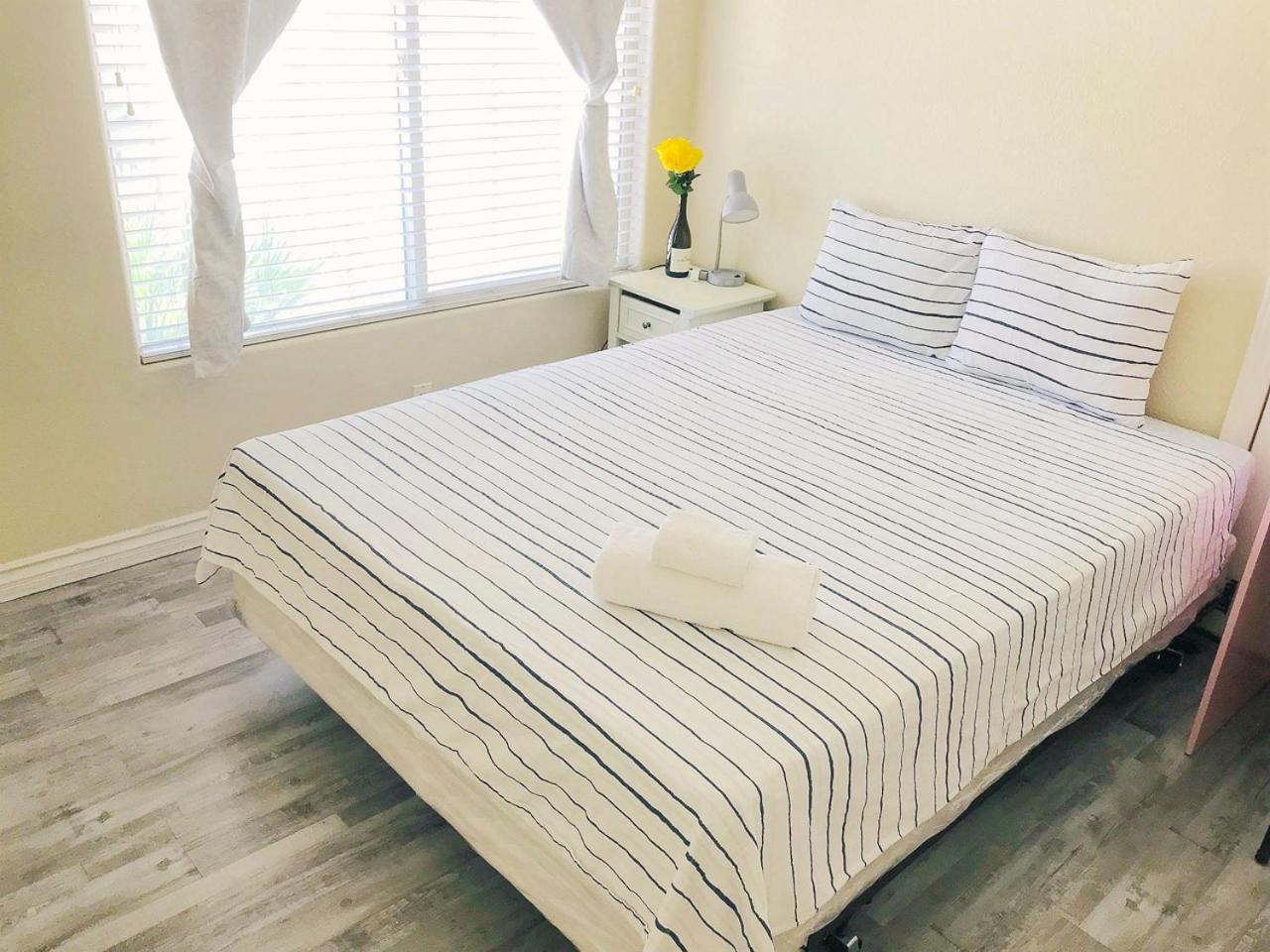 Comfortable Big Bedroom In The House For Rent-03 * Las Vegas