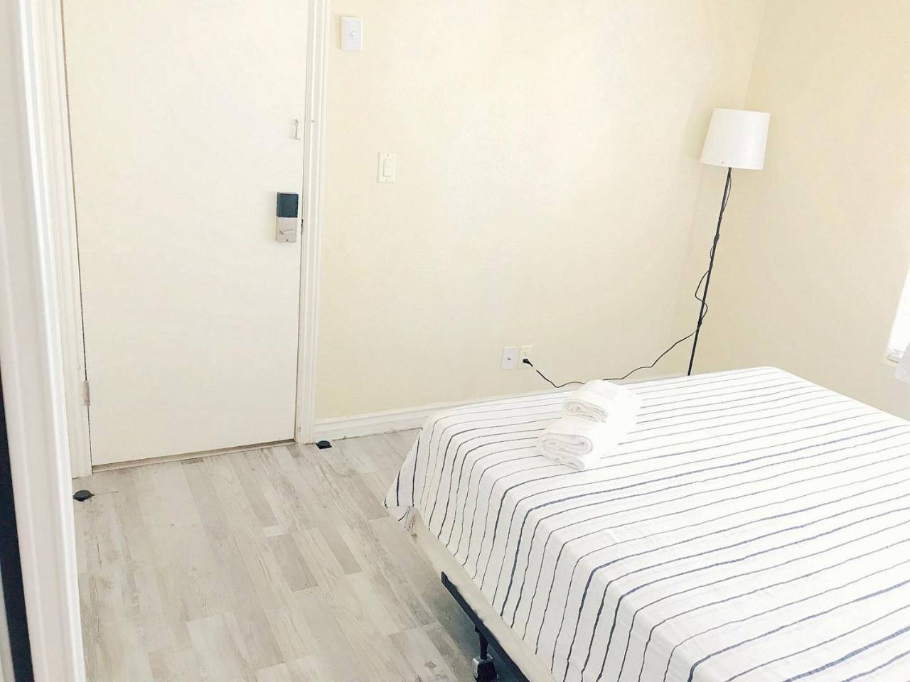 Comfortable Big Bedroom In The House For Rent-03 *