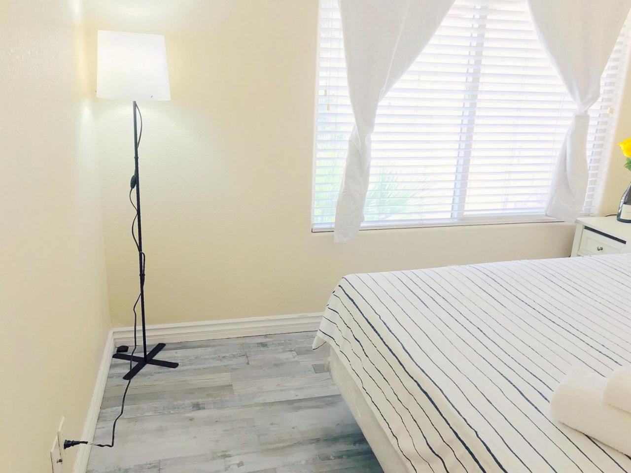 Comfortable Big Bedroom In The House For Rent-03 * Las Vegas