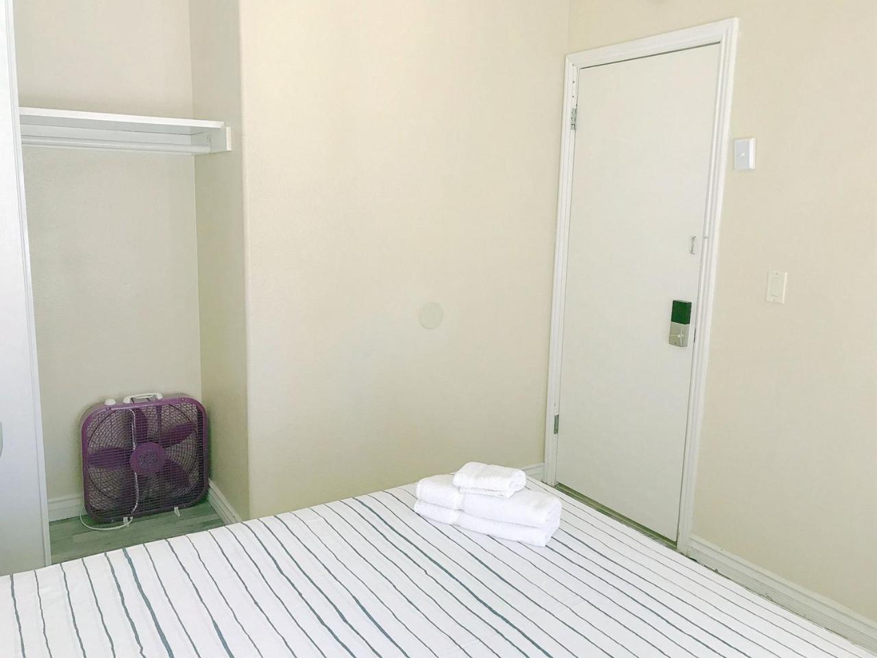 Comfortable Big Bedroom In The House For Rent-03 *
