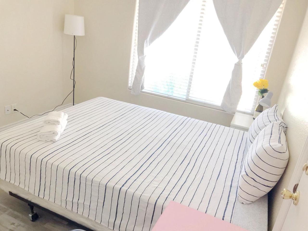 Comfortable Big Bedroom In The House For Rent-03 *