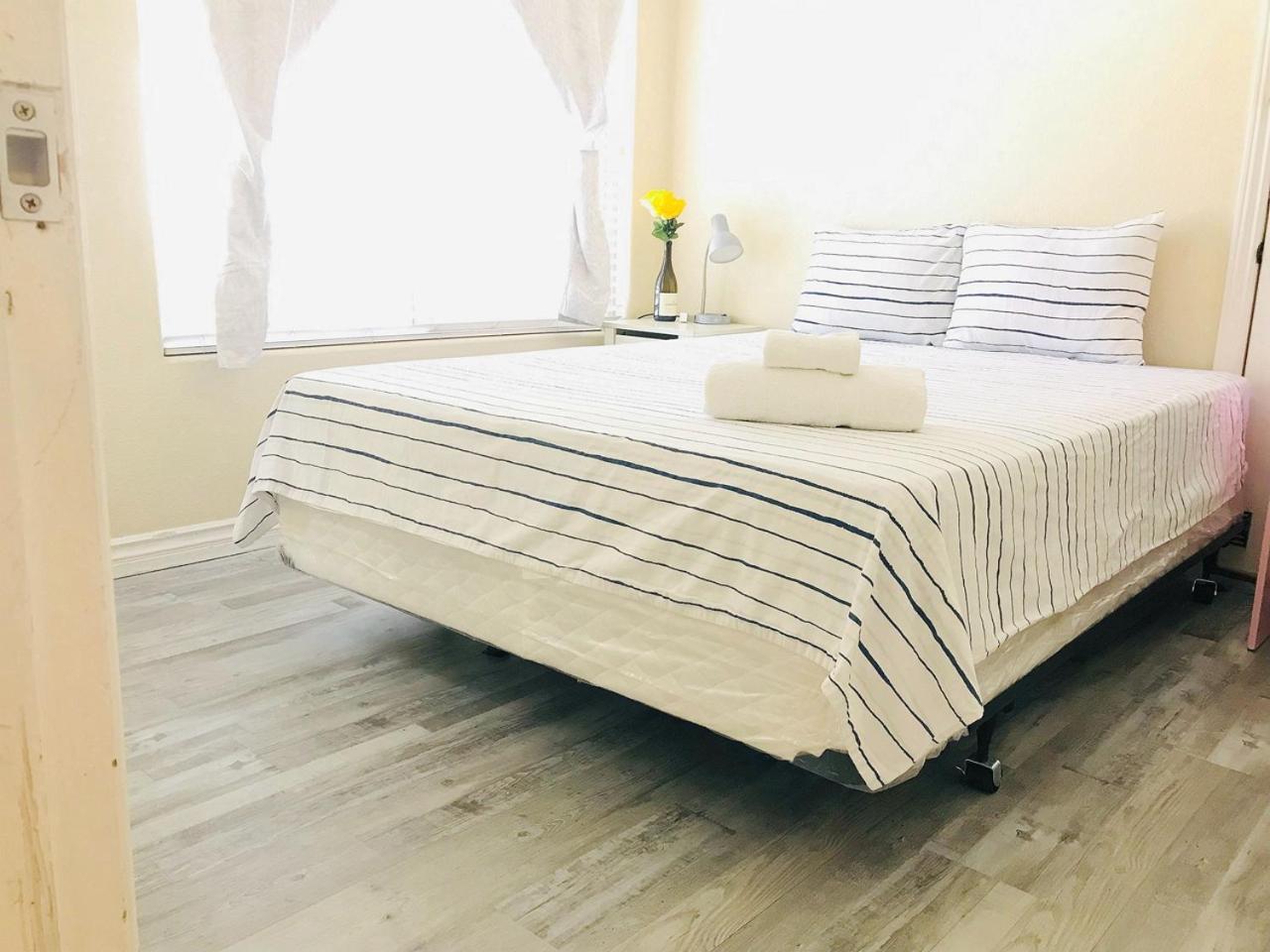 Comfortable Big Bedroom In The House For Rent-03 Séjour chez l'habitant *