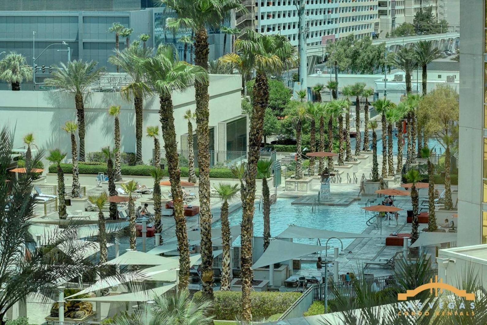 Mgm Signature-04-611 Strip View Jacuzzi