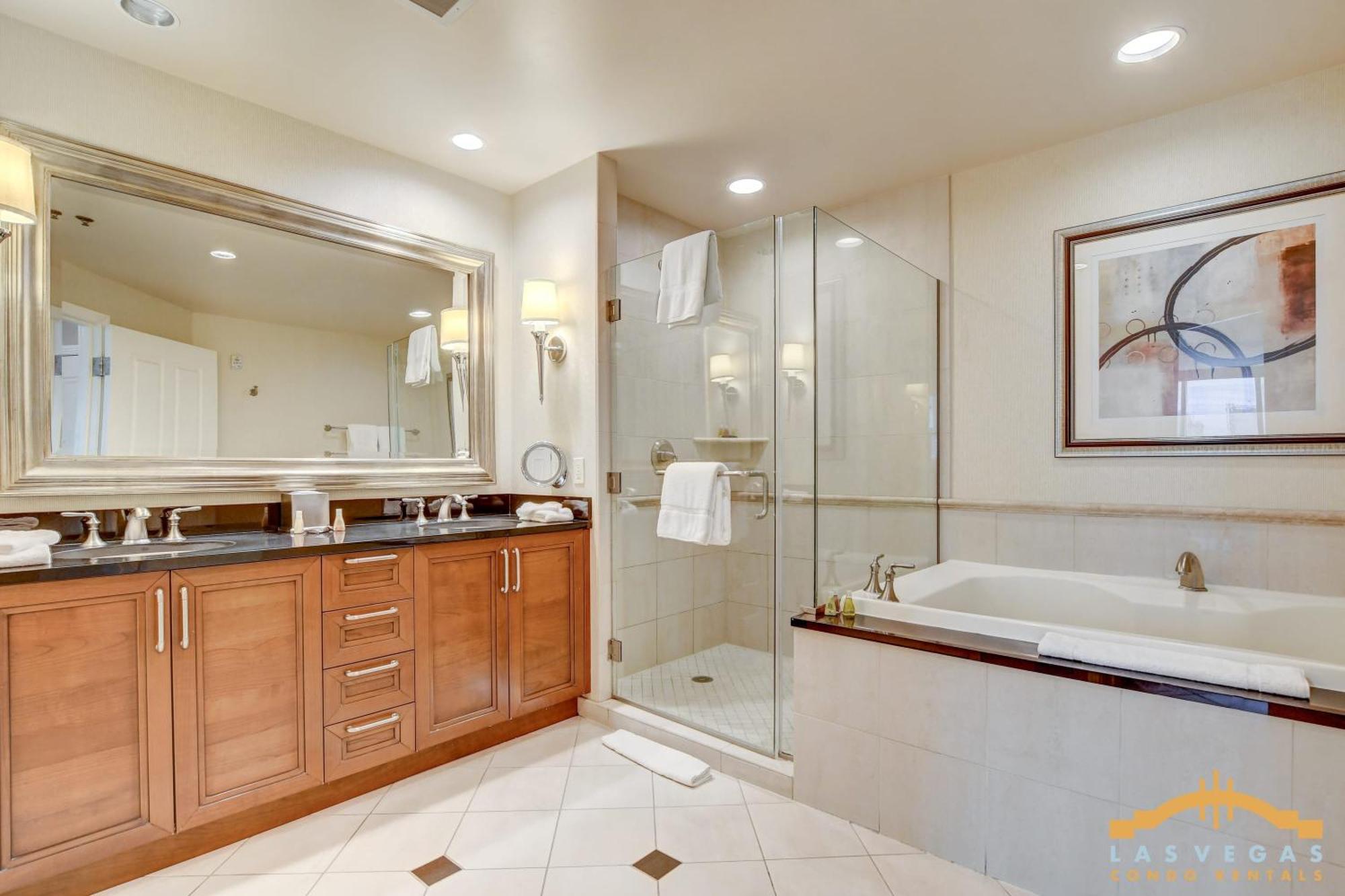 Mgm Signature-06-711 Strip View Jacuzzi