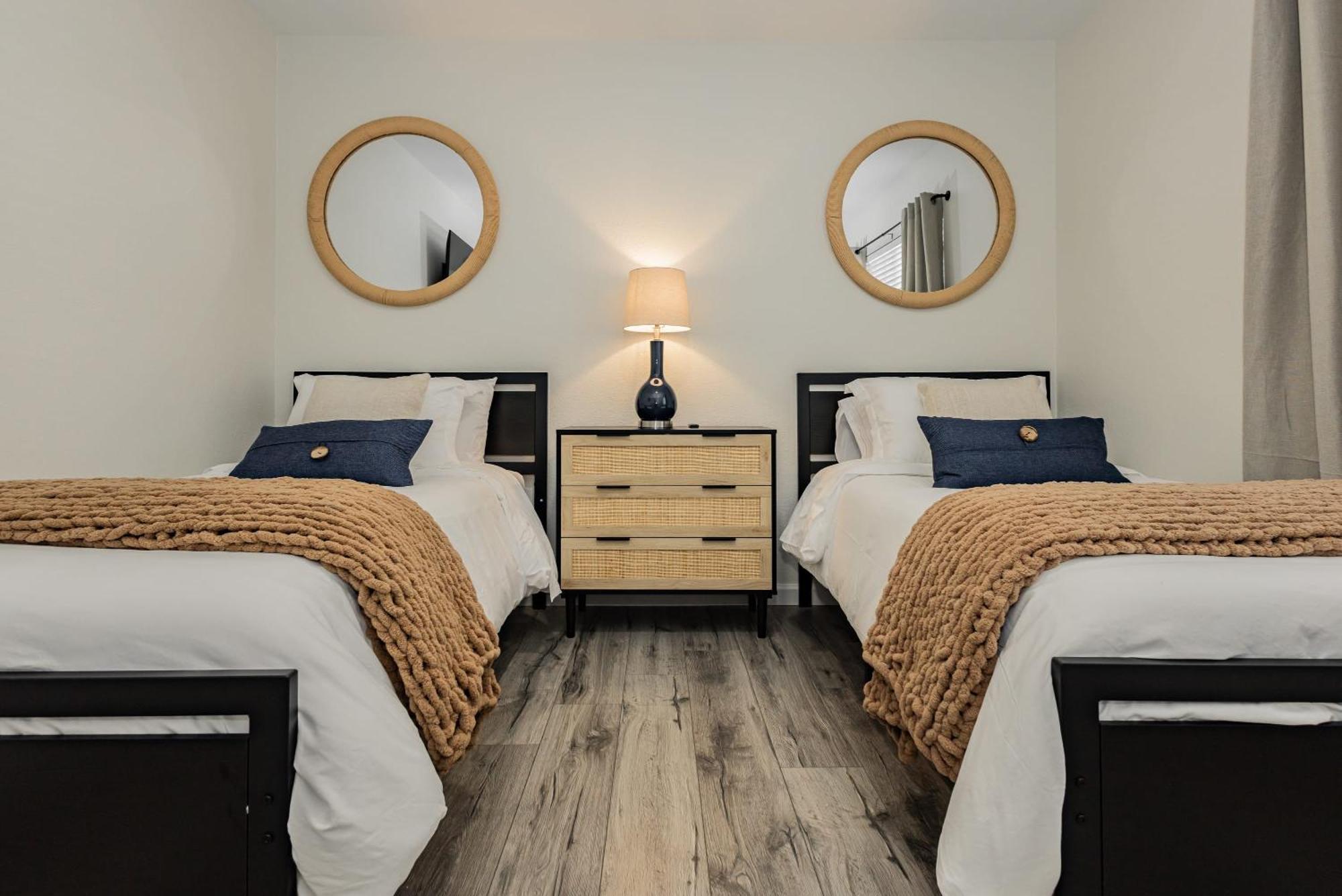Modern 3br W Pool, Hot Tub, Sleeps 6 Vakantiehuis *